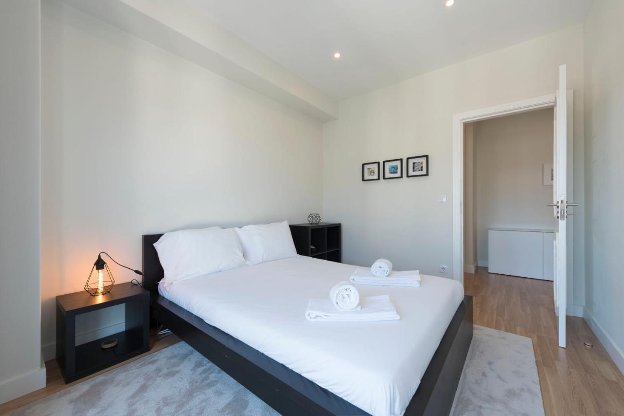 Lovelystay - Downtown Modern 2Br Flat With Free Parking Porto Exterior photo